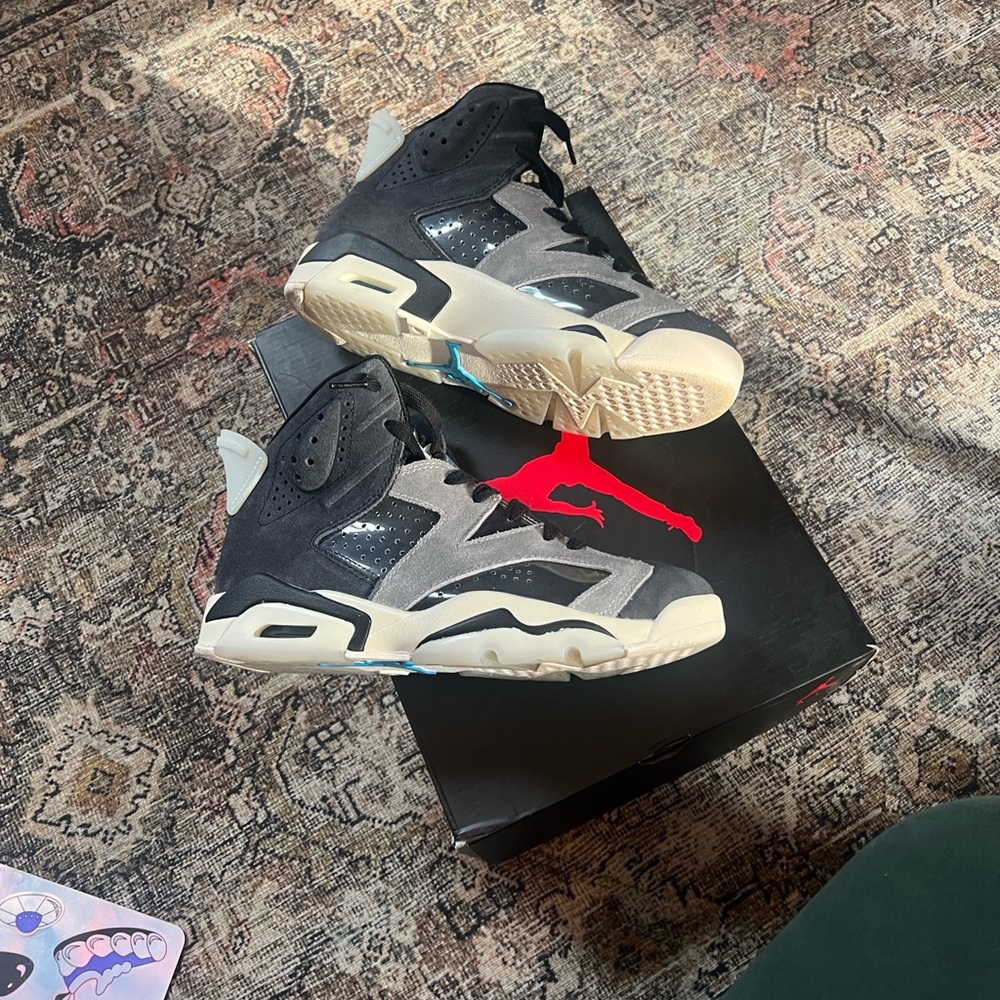 Air Jordan 6 Retro Tech Chrome (Women's)
